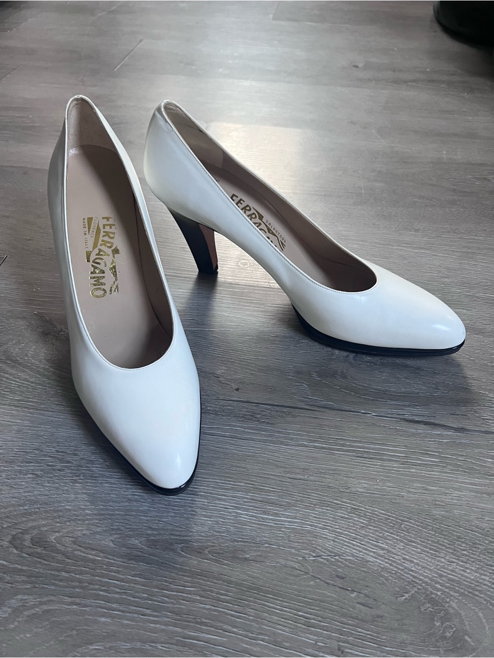 Salvatore Ferragamo White Pointed-Toe Leather Pumps